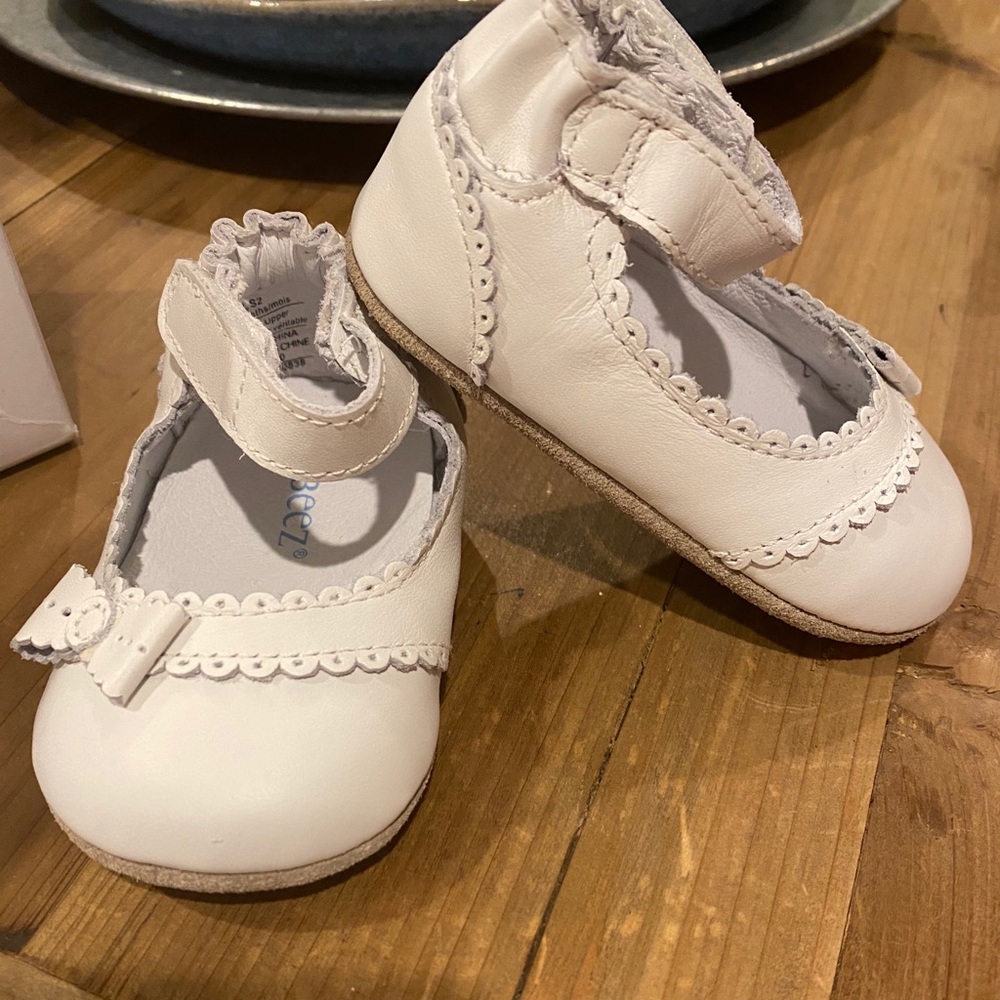 Robeez Catherine White Mini Shoez Baby Girl Size 2